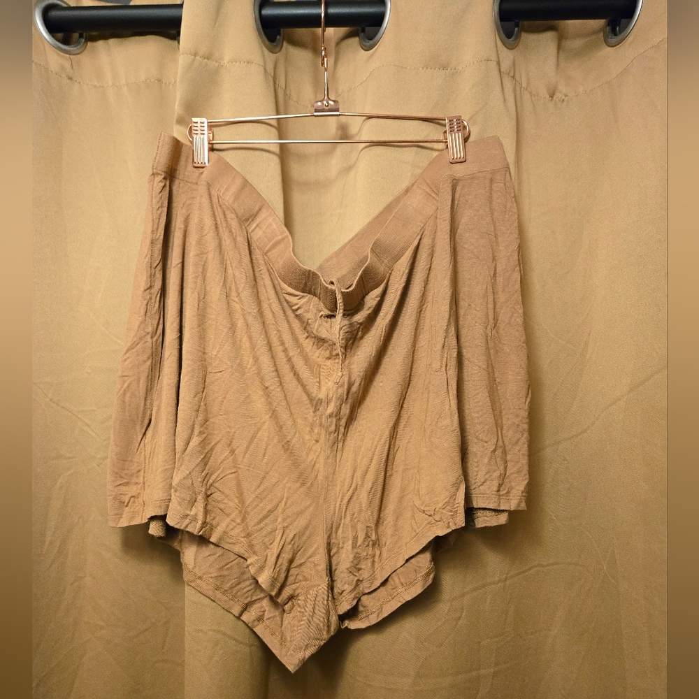 Skims 4x tan sleep shorts